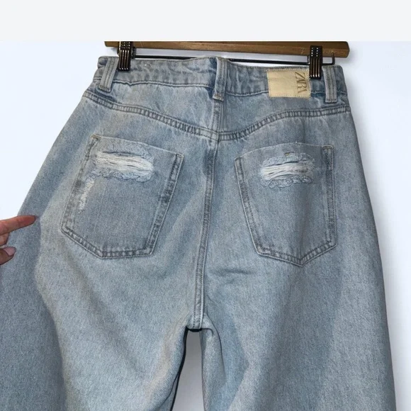 Zara High Rise Light Blue Jeans - Picture 4 of 5